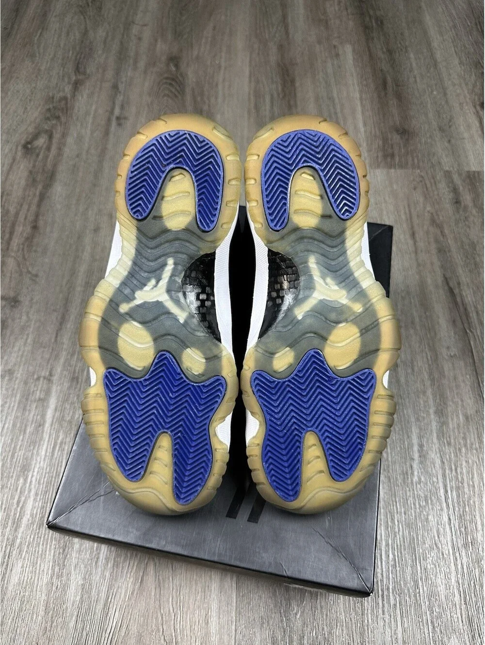 Size 8M - Jordan 11 Space Jam (2016)